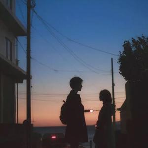 我被八个男人玩到早上H
